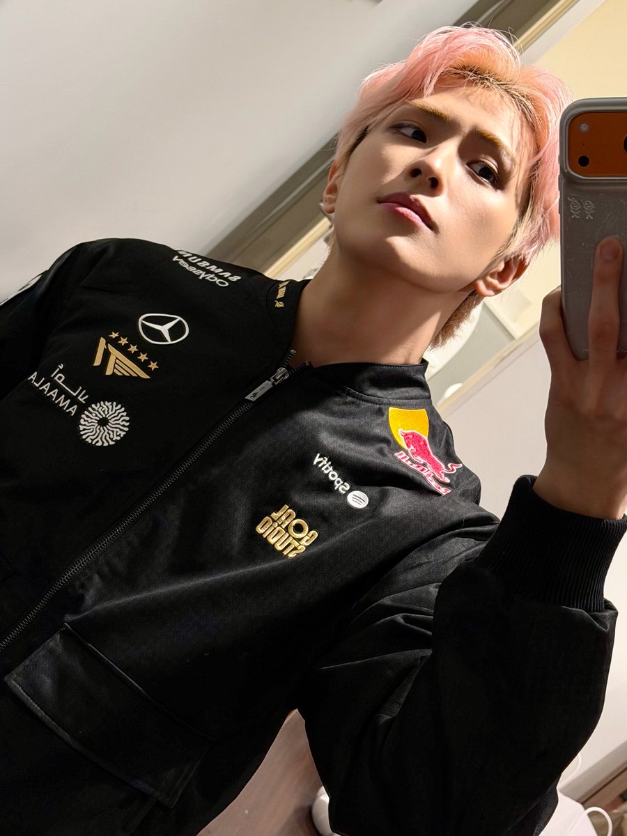 02YH17's tweet image. 🦌 [photo]
🦌 [photo]
🦌 [photo]
🦌 wearing this outfit today
🦌 when getting out of the car
🦌 i felt like i became T1
🦌 ㅋㅋㅋ

yonghee is so silly this fanboy 😆🤍

#YONGHEE #용희 #CIX #씨아이엑스