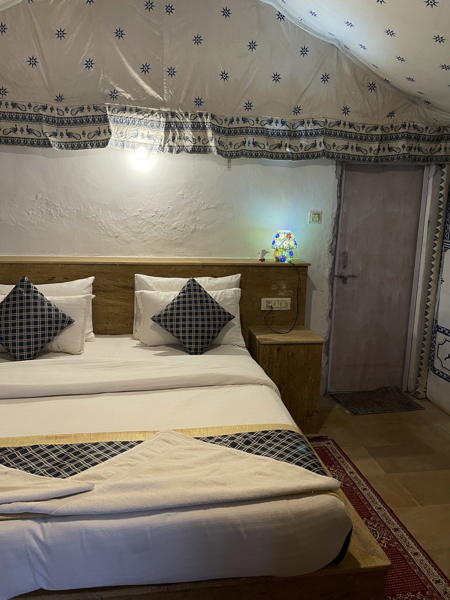 DealsDhamaka's tweet image. December is a wonderful time to visit Rajasthan 🐪

Go through this entire itinerary if you are planning to visit.

Must visit is sand dunes in Jaisalmer, it costs Rs.4000-8000 to stay on the dunes in the tent, ⛺ one hell of an experience 😍

#Travel