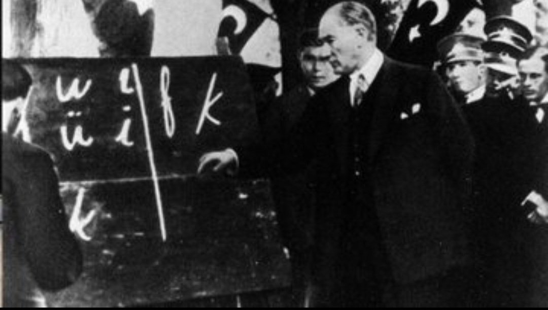 #Atatürk Öğretmenler; Cumhuriyet sizden “fikri hür, vicdanı hür, irfanı hür“ nesiller ister.

Yeni nesli, Cumhuriyetin fedakâr öğretmen ve eğitimcilerini, sizler yetiştireceksiniz ve yeni nesil, sizin eseriniz olacaktır.

#BaşÖğretmenMustafaKemalAtatürk 
#24KasımÖğretmenlerGünü