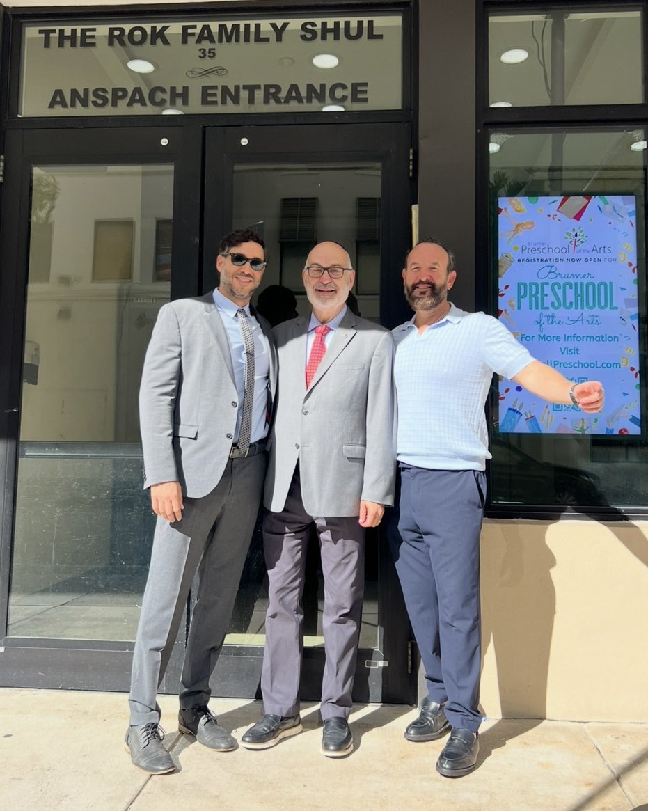 Happy to spend time with my friends at the Downtown Shul in #Brickell.

Our vibrant Jewish communities are an integral part of #Miami’s social fabric. But safety is key.

As Mayor of #MagicCity, I will protect our residents and ensure a high quality of life for all.

#TeamEmilio