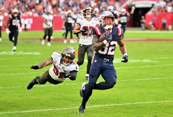 ganggritsports's tweet photo. 🚨🚨 #FFBALL UPDATE!! 🎙️
W12
The @Broncos are on Bye, so I’m reaching 👀 😁
In Redraft:
I’m starting Brissett over Caleb
Arizona loses, Jacoby points… Beats win, Williams skunks 🦨
Woody has already played & I have Monangai active because I have no one else… plus w that @ChicagoBears O, Kyle could vulture a couple of 6s
I also have Burden out of necessity w Brian Thomas out. The way Thomas has been pointing I might be better off.
My opponent has Lamar & JT, so…
My win est is 28% - probably apt
In Legacy Dynasty (SF):
Starting Jacoby & Caleb 😳 over Bryce. Very tempted to sub Bryce in for Caleb, but I’ll be watching the Bears game 😁, yea that made my start/sit decision for me ✨
#EhJustTreVBeingTreV is rolling for me ⚡️
I WANT to roll the dice w Pearsall at Flex, but I trust Jakobi Meyers a little more. Doubs was another option.
This is a two TE league (yea, my genius 🤓) & I picked up @Lions Brock Wright to pair with Loveland over Jonnu who has truly disappointed me.
My opponent has already lived through the Josh Allen/Nico Collins #FantasyFailure on TNF, his most notable YTPs are both Walker/Charbonnet & Trevor at SF.
My win est 67% - I feel pretty good about this one
For Roulette Dynasty (SF w IDPs):
Rolling w Caleb & Jacoby over Trevor
Other than that @TreVeyonH4 is my most notable YTP & here’s hoping he (& WE 🙏❤️) is rewarded for his recent stellar play as previously mentioned I have him rolling in #Legacy as well.
My opponent is riding Baker & Saquon.
My win est 42% - I’m very hopeful here. There’s no guarantee Barkley is going off every week in ‘25 & the Rams’ pass rush is going to harsh Mayfield’s vibe 😎
The #FFBNinja 🥷 doesn’t have a lot of smoke & mirrors available in W12 😂
@tippmajor
@FieldYates
@ESPNFantasy
@SleeperHQ
@FantasyPros
@FunFootballPod
@MichaelRippe
@miles_commodore
@MatthewBerryTMR