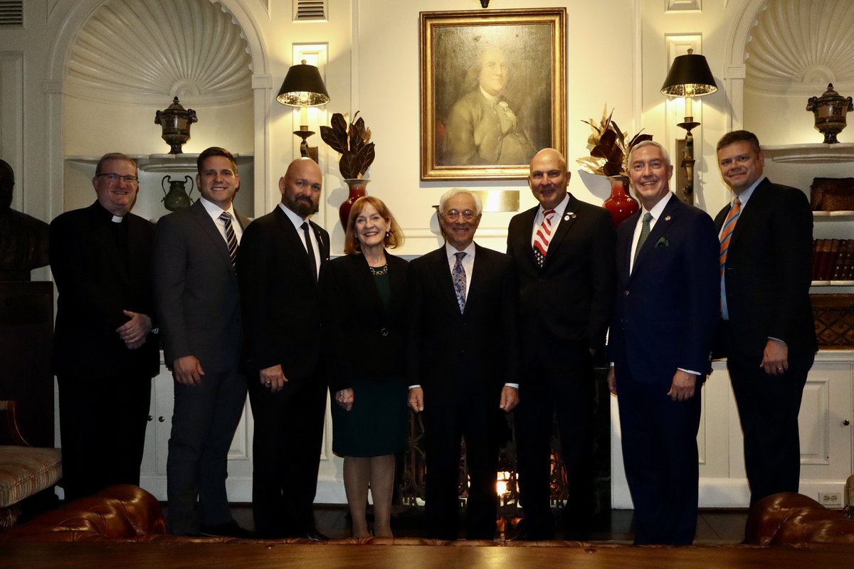 DonaldRBramer's tweet image. Truly honoured to return as emcee of the University Club’s Annual Veteran’s Day Dinner with special guest, Medal of Honor Recipient Jack Jacobs. BZ to the UC Military Committee and Chef Brandon on another successful event.