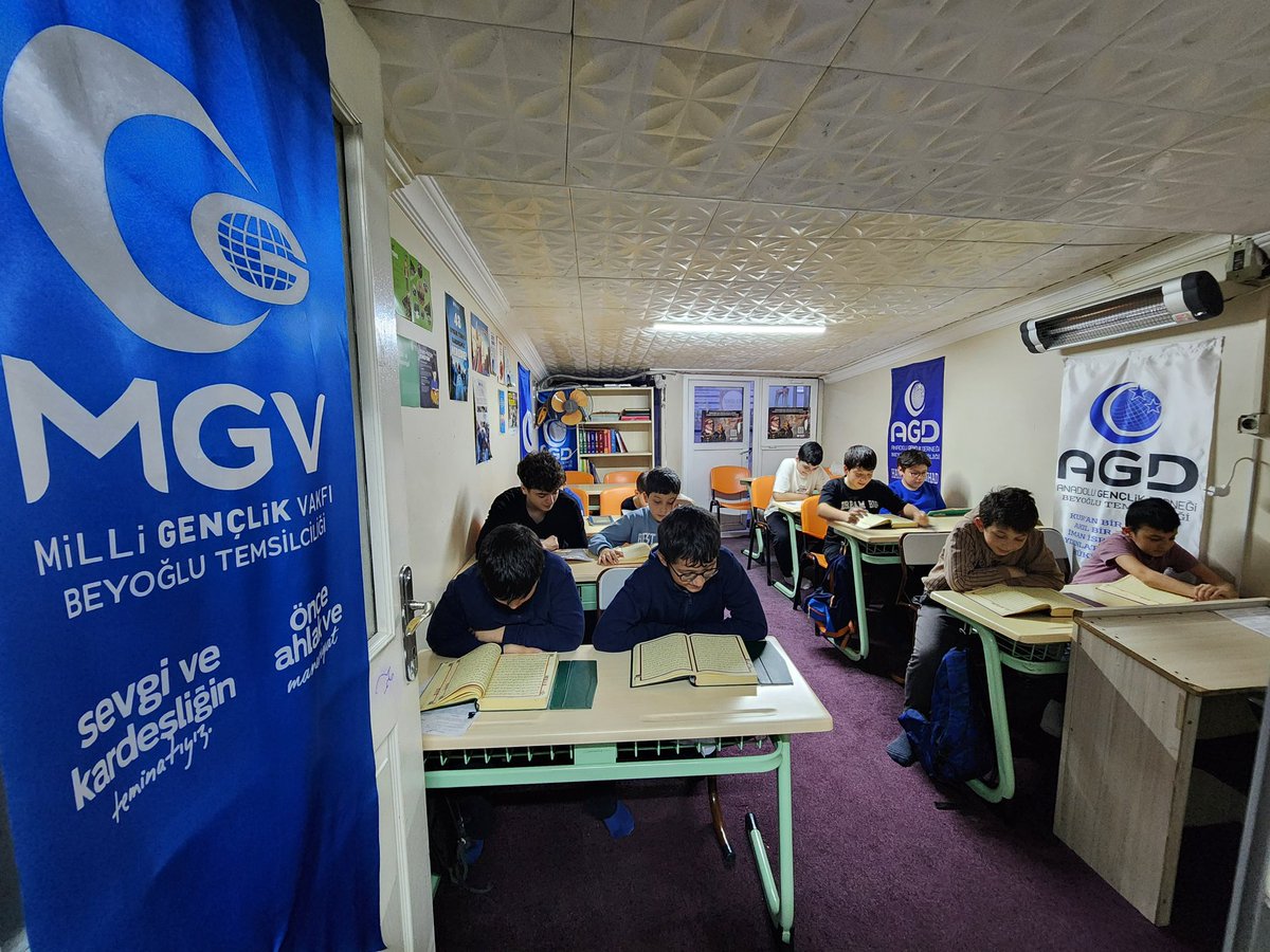 agdbeyoglu1's tweet image. Hafta sonu kurslarımıza kaldığımız yerden devam ediyoruz. Bu hafta Kur&apos;an-ı Kerim ve zammı sure ezberleme dersimizi işledik.