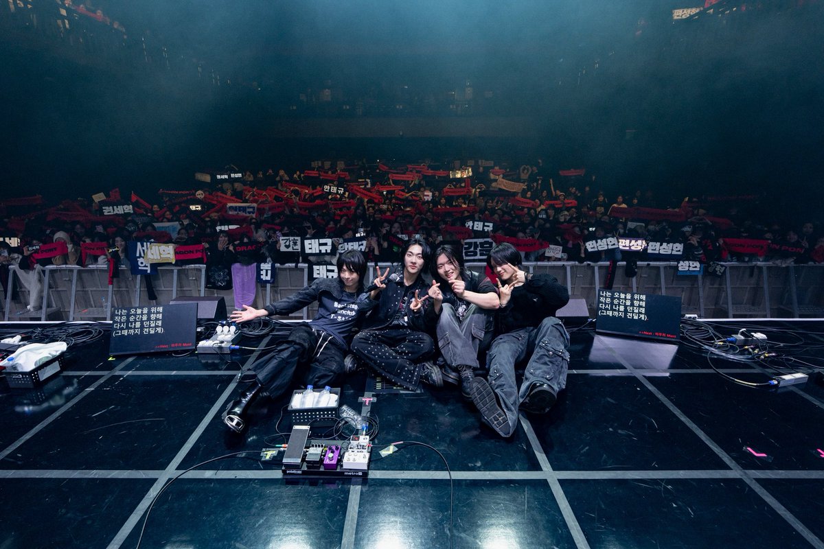 antennamusic's tweet photo. #DragonPony

<youToPia vol.2 “Dragon Pony X KAMI WA SAIKORO WO FURANAI”> in SEOUL

이틀간 서울에서의 뜨거운 합동 공연❤️‍🔥
함께해 주신 모든 분들께 감사드립니다!🤗

🎼 SET LIST

01. ROCK STAR
02. 꼬리를 먹는 뱀
03. Waste
04. Traffic Jam
05. Earthquake
06. Not Out
07. キラキラ (Cover)
08. 모스부호
09. Summerless Dream
10. 지구소년
11. POP UP
+ STUPID
+ On Air

이어질 일본 공연도 많은 관심과 기대 부탁드립니다!

🎸2026. 01. 16. (금) 7PM
@ ZEPP DIVERCITY / TOKYO
🔗https://t.co/45EfROLWL8
🔗https://t.co/rDTgBhUT5g

@KAMI_SAI @DragonPony_ 
#드래곤포니 
#神サイ