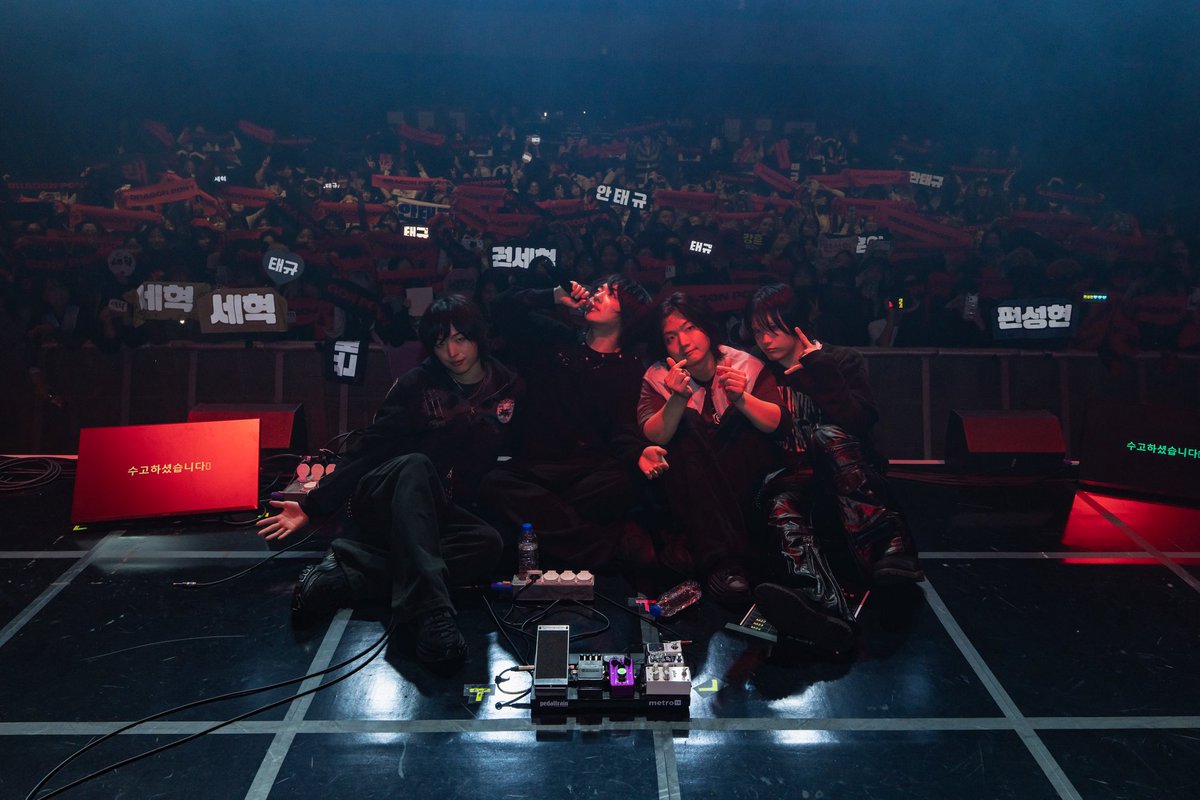 antennamusic's tweet photo. #DragonPony

<youToPia vol.2 “Dragon Pony X KAMI WA SAIKORO WO FURANAI”> in SEOUL

이틀간 서울에서의 뜨거운 합동 공연❤️‍🔥
함께해 주신 모든 분들께 감사드립니다!🤗

🎼 SET LIST

01. ROCK STAR
02. 꼬리를 먹는 뱀
03. Waste
04. Traffic Jam
05. Earthquake
06. Not Out
07. キラキラ (Cover)
08. 모스부호
09. Summerless Dream
10. 지구소년
11. POP UP
+ STUPID
+ On Air

이어질 일본 공연도 많은 관심과 기대 부탁드립니다!

🎸2026. 01. 16. (금) 7PM
@ ZEPP DIVERCITY / TOKYO
🔗https://t.co/45EfROLWL8
🔗https://t.co/rDTgBhUT5g

@KAMI_SAI @DragonPony_ 
#드래곤포니 
#神サイ