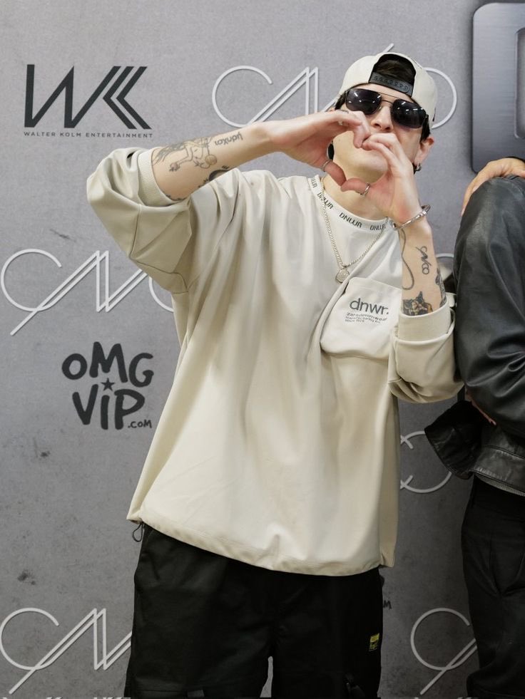 veIezdylan's tweet image. Chris tantos años siguiendote, admirandote, estoy tan orgullosa de vos, de todo lo que estas logrando y se que llegaras más lejos,gracias por ser TU, te amo tanto y siempre será asi, feliz cumpleaños,espero siempre estes bien y feliz 💗😭
30 CHEERS X CHRIS #HappyBDayChris