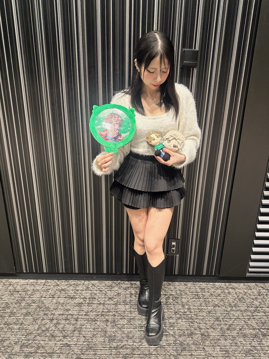 00xxrin04's tweet photo. 載せるの遅くなったけどオフラインイベント楽しかったよ😊
全員と写真撮れたし、お悩み相談で推しのゆうたくんに聞いてもらって幸せな1日でした💚

@comyamato0515 @comamugiri0123 @comhyuga1117 @comyuta0305 @comyuma1214 
#コムドットくじ2 #コムドットくじ2オフラインイベント https://t.co/x2LOMS5vYn