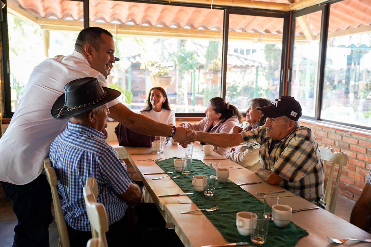 DanielRestrepoC's tweet image. #Chinácota, Norte de Santander, un lugar lleno de gente cálida, paisajes que enamoran y una linda energía que inspira en cada rincón.

Agradezco a Omar Chávez y Nelson Lagos Carrero y a todos los amigos por el recibimiento y por abrirnos las puertas con tanta generosidad.