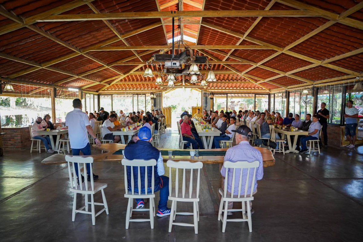 DanielRestrepoC's tweet image. #Chinácota, Norte de Santander, un lugar lleno de gente cálida, paisajes que enamoran y una linda energía que inspira en cada rincón.

Agradezco a Omar Chávez y Nelson Lagos Carrero y a todos los amigos por el recibimiento y por abrirnos las puertas con tanta generosidad.