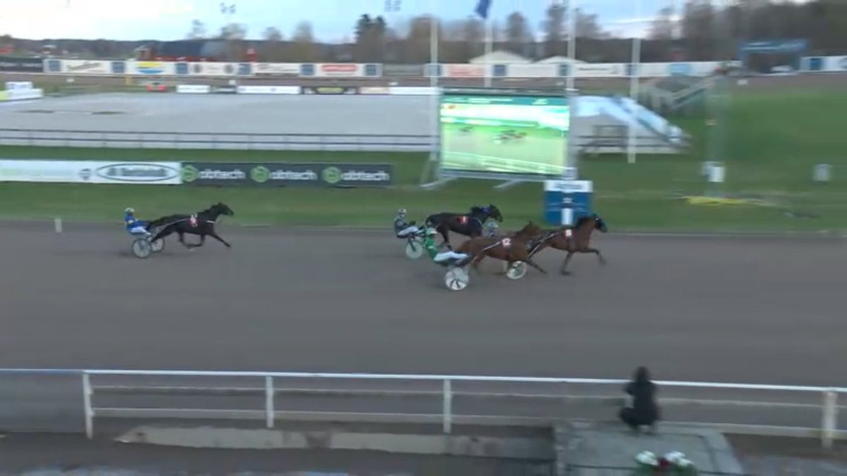 I första starten för sin nye tränare Jonathan Bardun blev det seger för METARIE (u. M.T.Kirsten). Stort grattis!