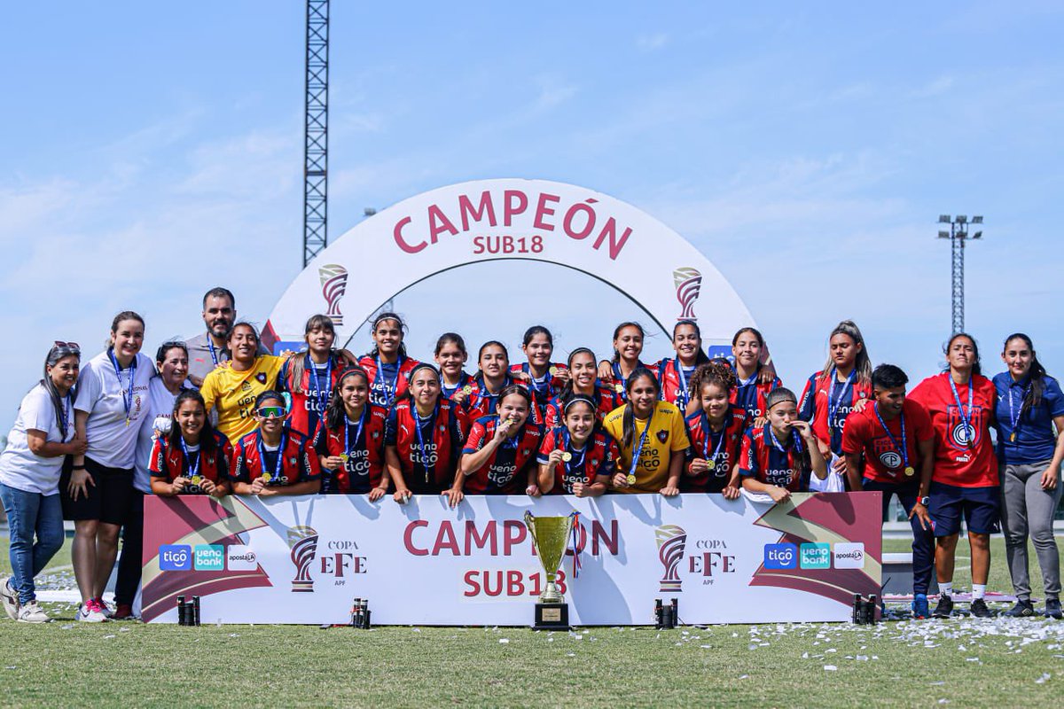APFfutbolFEM's tweet photo. ¡Las chicas del Ciclón se coronan en la Sub 18! 🏆
📷 Cerro Porteño 🔵🔴 (@CerroFutbolFEM) se consagra campeón de la #CopaEfe Sub 18, culminando una campaña brillante.
¡Felicidades a todo el plantel y al cuerpo técnico por este título más que merecido! 👏🏻 https://t.co/JVRWAAWR9K