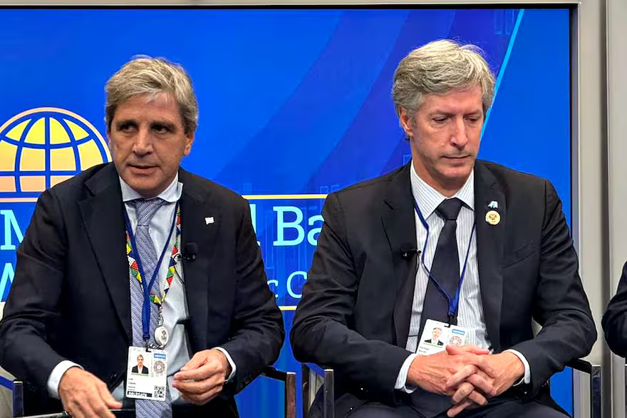 JohannTenorio's tweet photo. #LoTapamosConDiarios Leemos "Los riesgos del otro gradualismo", la nota de @MarcosBuscaglia en La Nación. https://t.co/Itb2tmoxqv
Seguimos en https://t.co/WFNHWIz42G hasta las 14. #LTCD @TwitRadiooApp @TwitRadioo https://t.co/JPXc3Xt05x