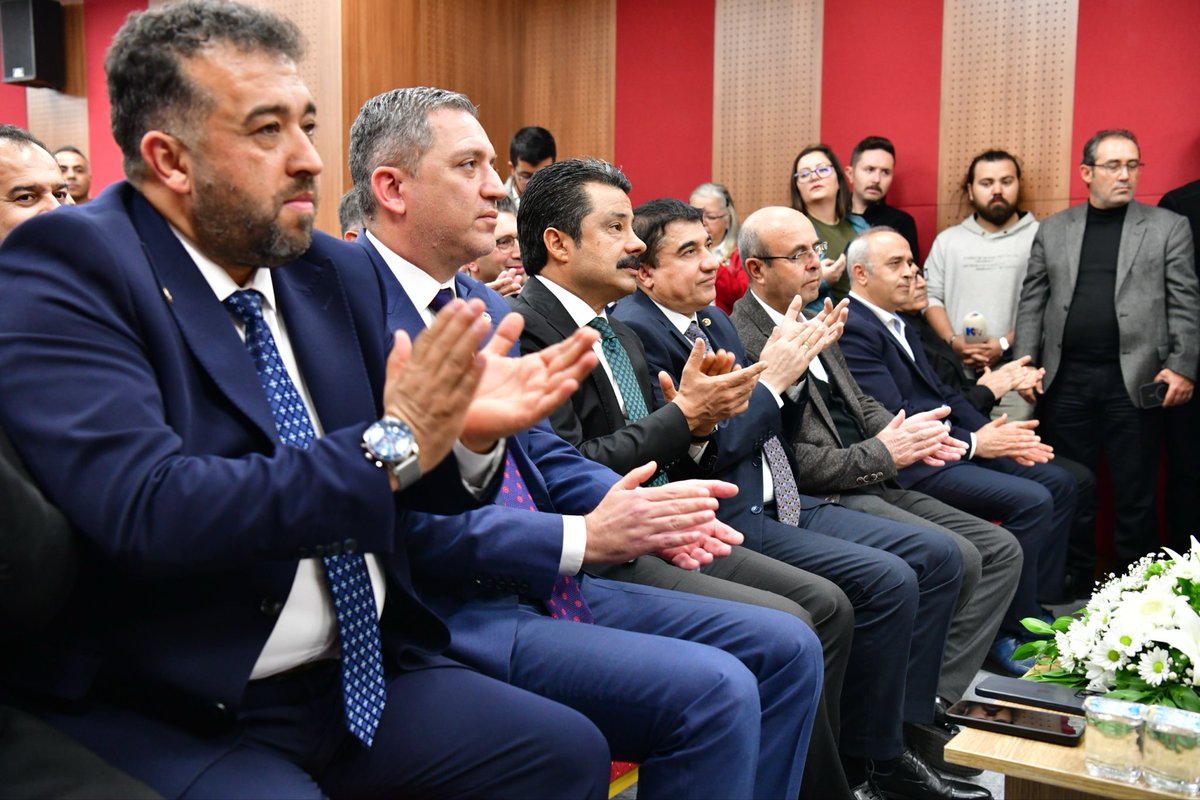 DemiryurekSefa's tweet image. ✅Kırşehir Barosu Hizmet Binası ve Sosyal Tesislerinin açılışını gerçekleştirdik.

✅Kırşehir Baro Başkanı Sn. Av. İsa Dağıstan başta olmak üzere tesislerin açılışında emeği geçenlere teşekkür ediyorum.

✅Hizmet binasının şehrimize ve tüm hukuk camiamıza hayırlı olmasını…