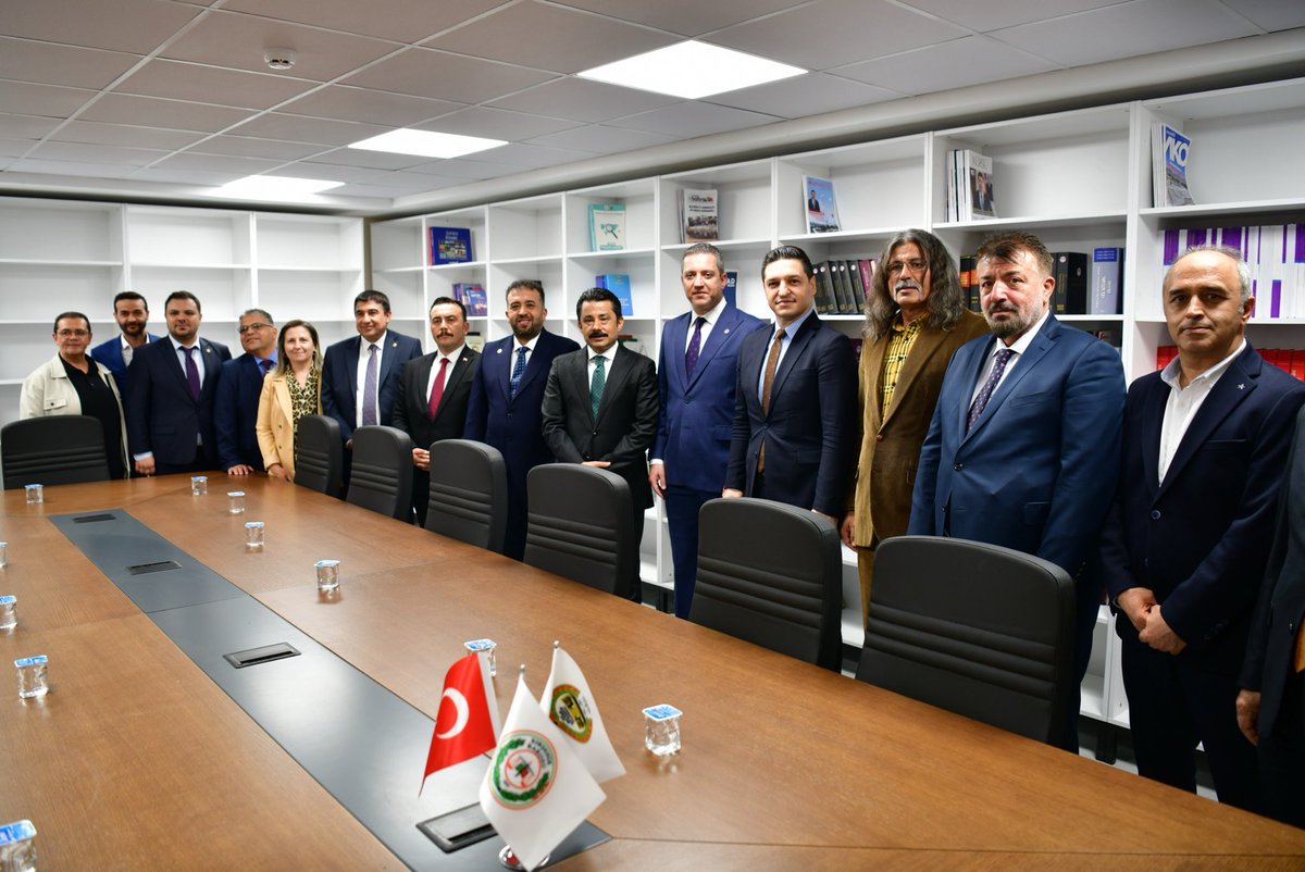 DemiryurekSefa's tweet image. ✅Kırşehir Barosu Hizmet Binası ve Sosyal Tesislerinin açılışını gerçekleştirdik.

✅Kırşehir Baro Başkanı Sn. Av. İsa Dağıstan başta olmak üzere tesislerin açılışında emeği geçenlere teşekkür ediyorum.

✅Hizmet binasının şehrimize ve tüm hukuk camiamıza hayırlı olmasını…