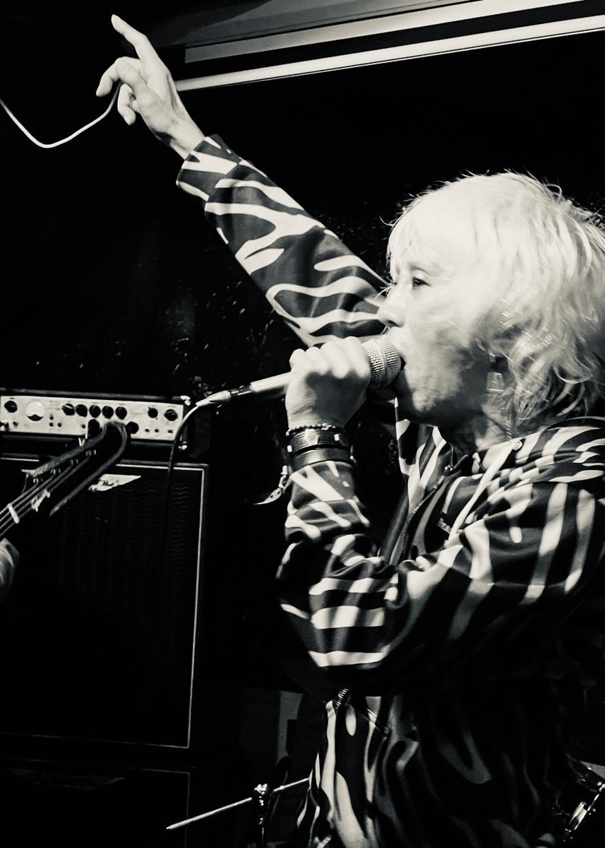 BIG THANXXX♥

"Underground Gorilla FESTIVAL2025"
2025/11/22
at Sapporo Rolandgorilla

1.Knock The Dolls Inn
2.Wasted Time
3.Jibun-ni
4.Draglane
5.Nitpicking
6.Fake Generation