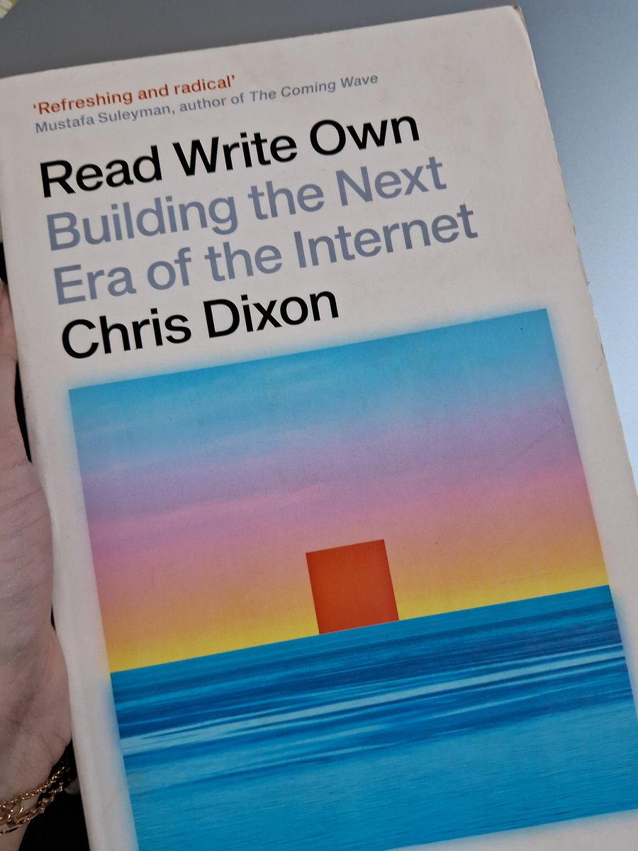anups101's tweet image. Picked up @cdixon&apos;s book! Ready to explore the future of the internet! ✨️

#Web3 #Blockchain #TechReading