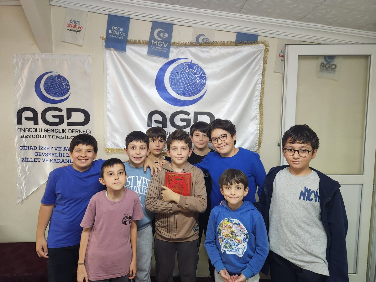 agdbeyoglu1's tweet image. Kur&apos;an-ı Kerim&apos;i hatmeden öğrencilerimizden Muhammed, hatim duası okuyarak hatmini taçlandırdı.