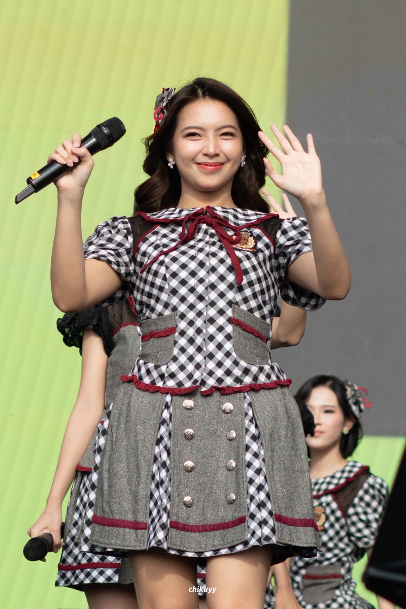 Chikakuyy's tweet image. the prettiest human to ever exist for real @S_GraciaJKT48