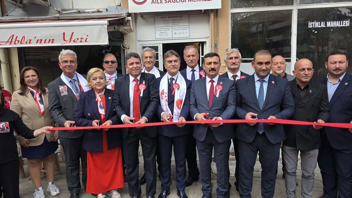 Türkiye emekli astsubaylar derneği Bursa Şubesi, emektarlı yakışacak şekilde ihtişamlı bir açılış Töreni ile yeni hizmet binası taşınmıştır. Camiamıza hayırlı olmasını diliyorum. Emeği geçen herkese teşekkür ediyorum.