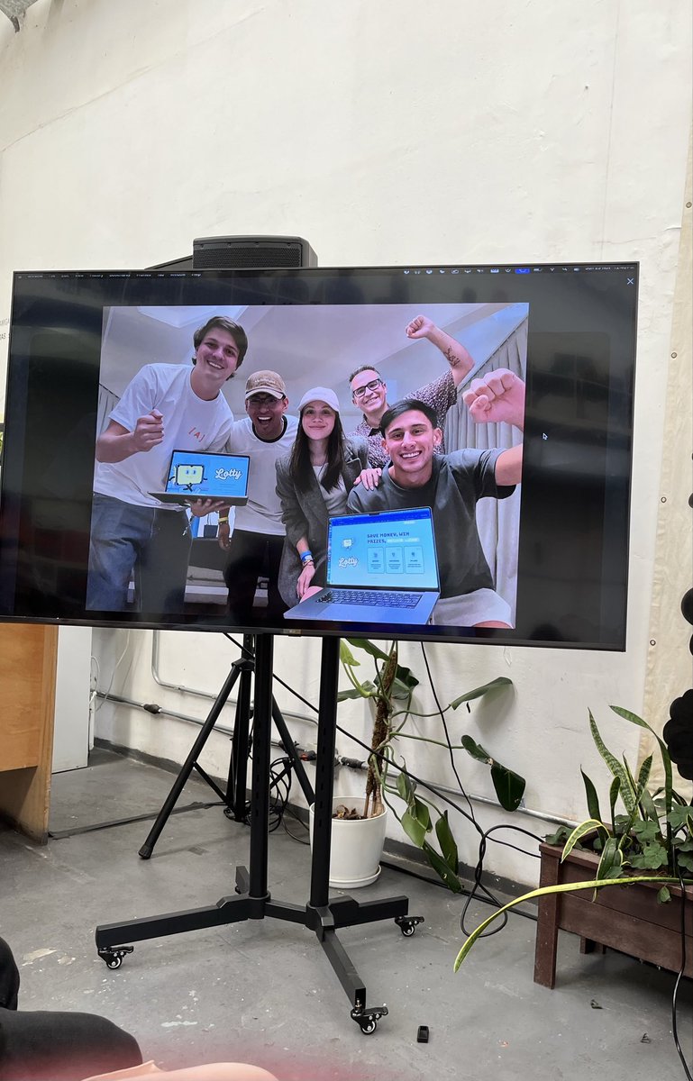 alienexplorerok's tweet image. Felicitaciones a nuestra tiburona Bella🩷🦈por haber llegado a la final en el track genesis de la #stellarhack @buendiabuilders @TheBAFNetwork @StarMaker_LATAM @BuildOnStellar