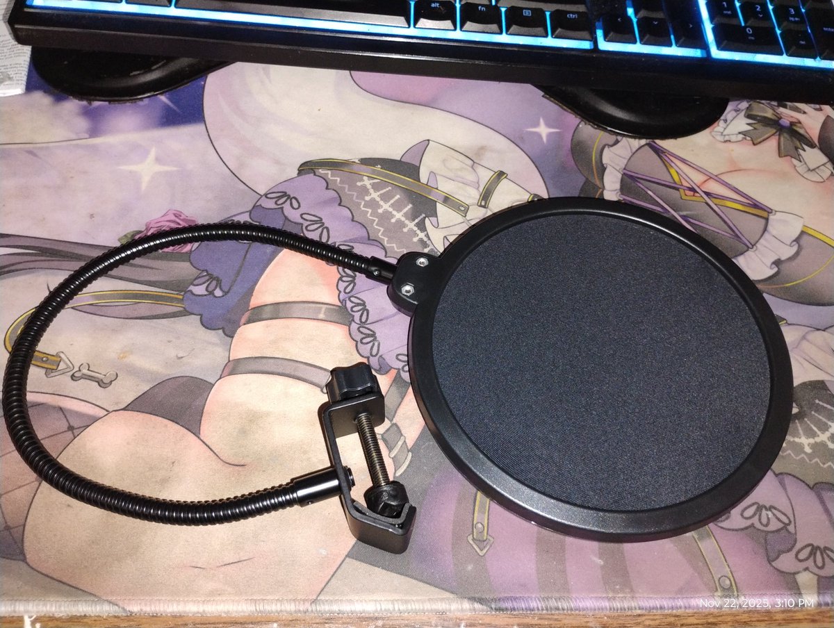 Cake_Kee_'s tweet image. I got me a new pop filter for just $10 and it looks pretty good for my snowball microphone 
 #popfilter
#Snowballmicrophone