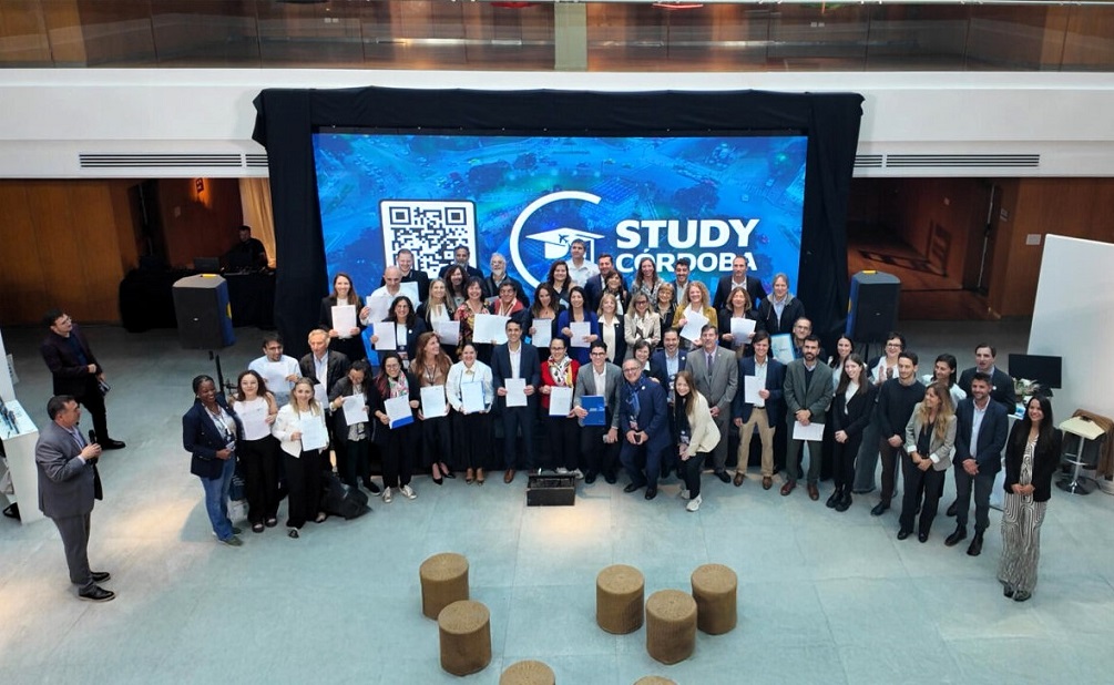 Con Study Córdoba, el #EcosistemaUniversitario de la ciudad refuerza su proyección internacional

#Cordoba 

agenda4p.com.ar/2025/11/22/con…