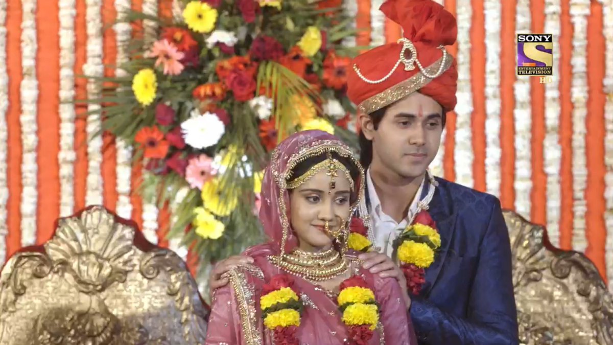 ashdeepkerang's tweet photo. || 23 November 1994 ||
31 years of togetherness🧿❤️
#AshiSingh #RandeepRai
#Samaina #AshDeep
#YehUnDinonKiBaatHai https://t.co/cZaCRZuYCw