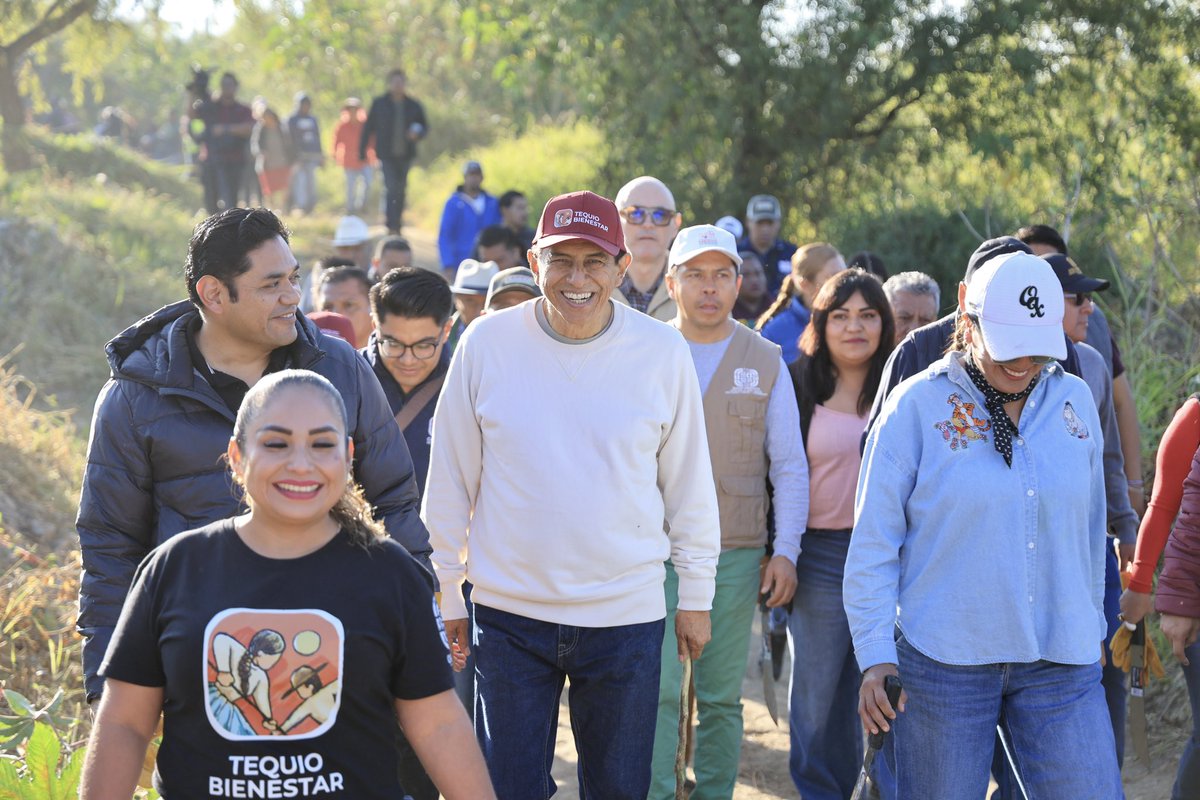 salomonj's tweet photo. INICIAMOS EL MEGA TEQUIO DE LIMPIEZA EN EL RÍO ATOYAC EN SAN LORENZO CACAOTEPEC
Esta mañana, encabezamos el arranque del #MegaTequio de Limpieza en el río Atoyac junto a la secretaria de Bienestar, @Vilma_MartinezC, con la participación de más de 1,700 personas, para la recuperación de nuestro patrimonio natural y la construcción de un Oaxaca más sustentable. En esta jornada, vamos a realizar acciones como:
✅ Apertura de senderos con retroexcavadora
✅ Deshierbe y retiro de carrizo
✅ Separación de residuos sólidos
✅ Intervención y atención de canchas para garantizar espacios para la convivencia y deporte
Junto a la subsecretaría de Tequio, Fernanda Schmidt Ruiz , y la presidenta municipal, Iris López Zavaleta, reafirmamos que en la #PrimaveraOaxaqueña, la transformación se construye en comunidad.