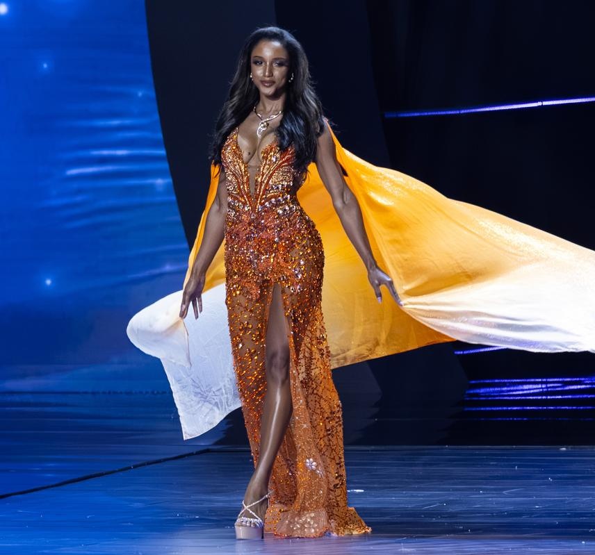 DamionMitch's tweet image. DEVELOPING: The family of Miss Universe Jamaica Dr Gabrielle Henry has reported that there was no error in the execution of her walk before she fell from the stage during the evening wear segment of preliminary round competition in Thailand last week. The beauty queen was…