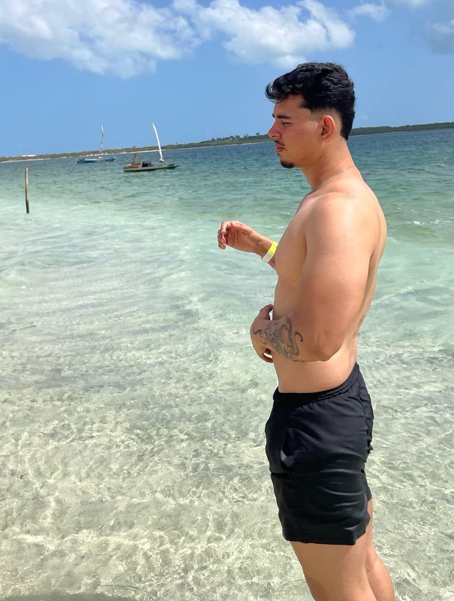 yohancristiann's tweet image. é o que tem