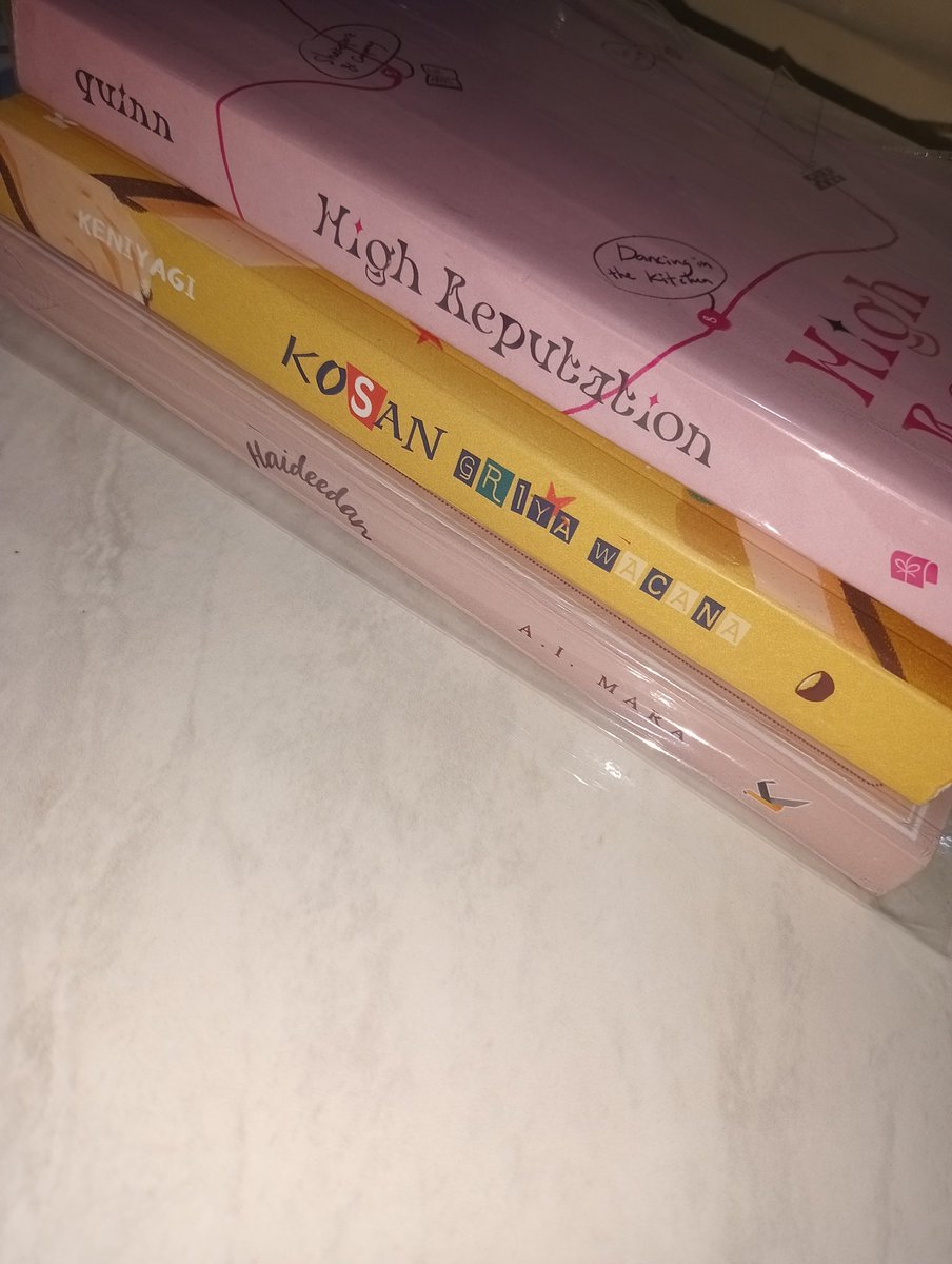 eisteah's tweet image. WTS novel au preloved 
high reputation 
kosan griya wacana
haideedan 

#zonauang