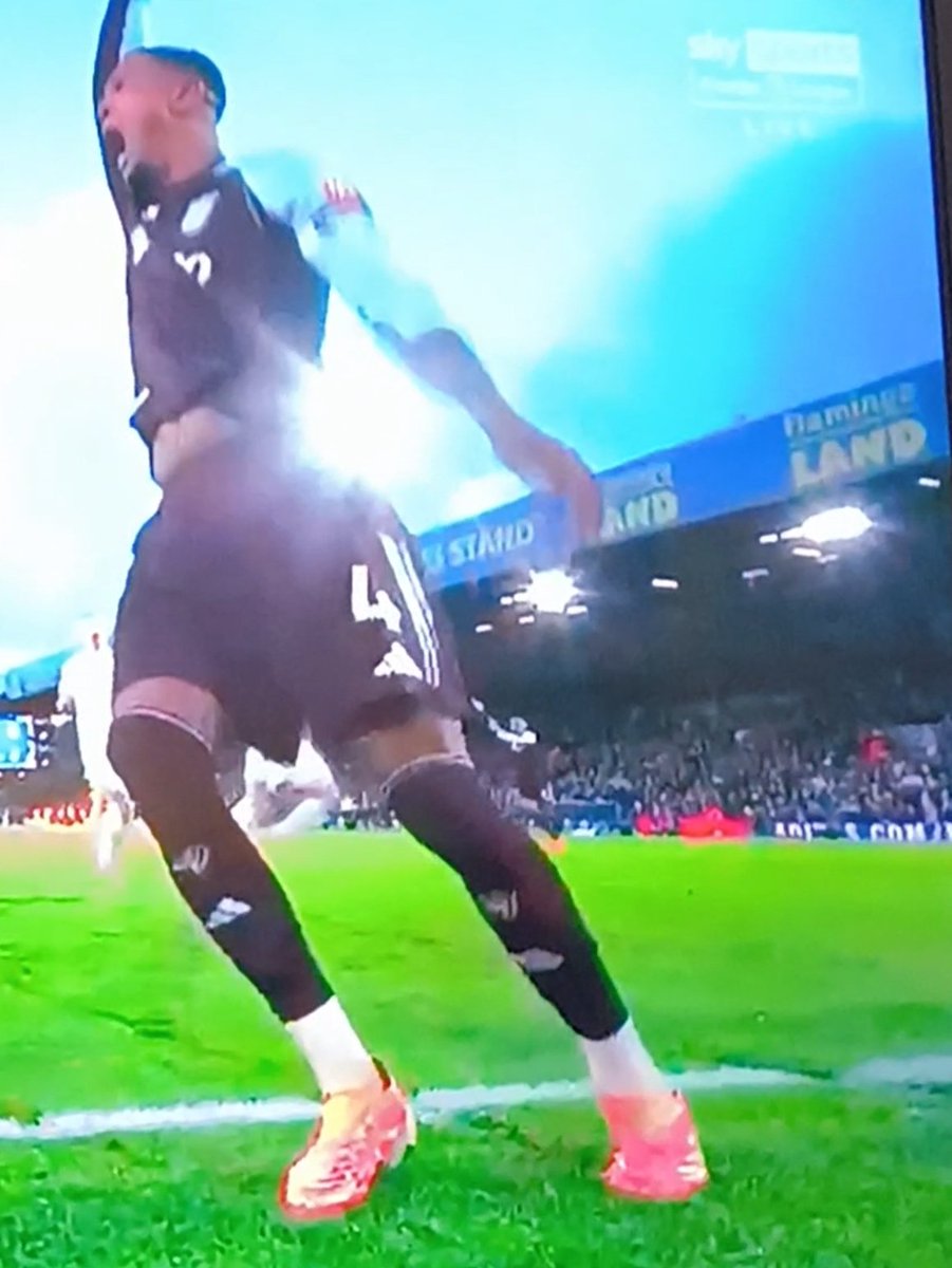 #LUFC  #flamingoland 
Leeds United displaying the new name for Elland rd , in their new sponsorship deal !
😬