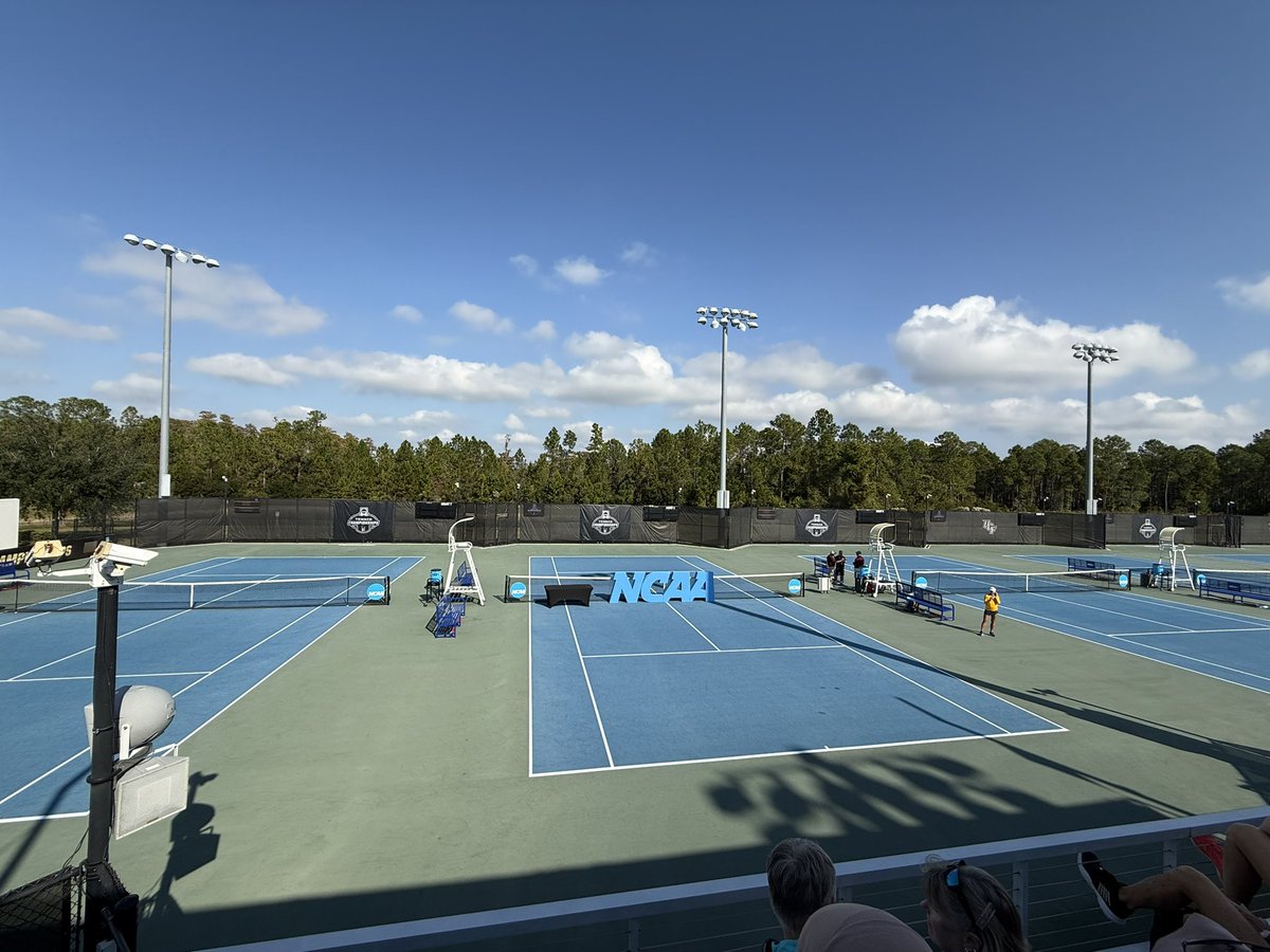 TennisPublisher's tweet image. Simultaneous NCAA men’s and women’s singles finals about to start at 11 am eastern at USTA National Campus in Orlando … The NCAA lettering decorates the middle court