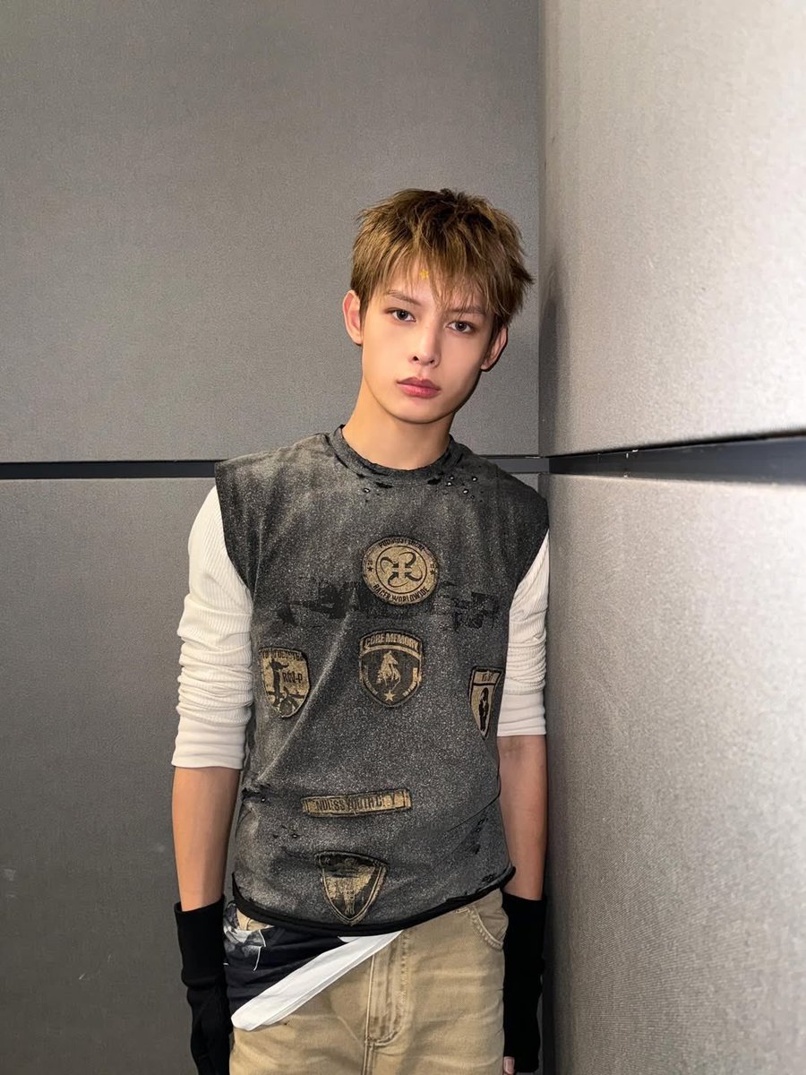 hyeonfode's tweet image. face card of CORTIS