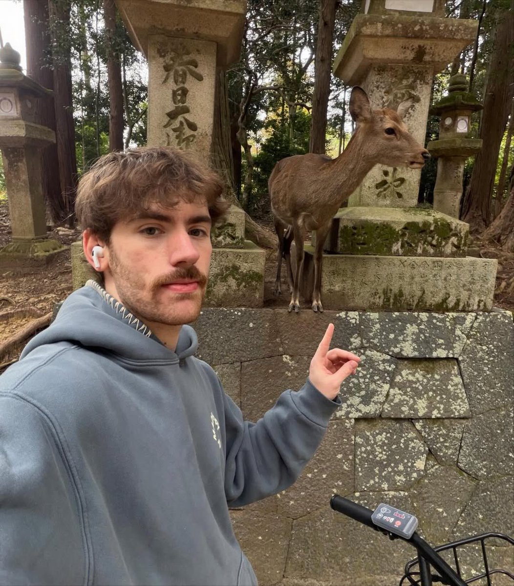 Mo0nyar3tz's tweet photo. FUCKKK???? [CAR CRASH] [BUILDINGS FALLING] “GOOD GOD” [EXPLOSION] [BABY CRYING] “WAAAAH WAAAAAH” [YELLING] “SHUT THAT DAMN BABY UP” [POLICE SIRENS] WEE WOO WEE WOO [HELICOPTERS AND NEWS TRUCKS] “... WE’RE REPORTING LIVE FROM THE SCENE-“ [BANG] “MY LEG... MY LEG...” https://t.co/lROBkGPs4d
