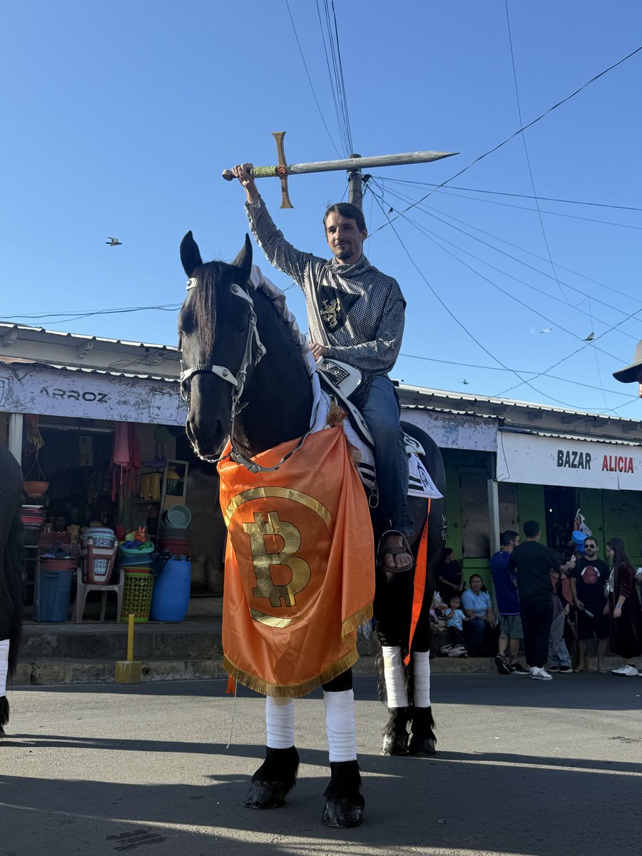 ₿itcoin ₿erlin - El Salvador 🇸🇻

Con propiedad lo puedo afirmar (basado en el limite de mi conocimiento). La economía Circular creada en Berlin, es la más top del mundo relacionado con Bitcoin.

Aquí se demuestra el verdadero trabajo de la comunidad detrás del proyecto, sin