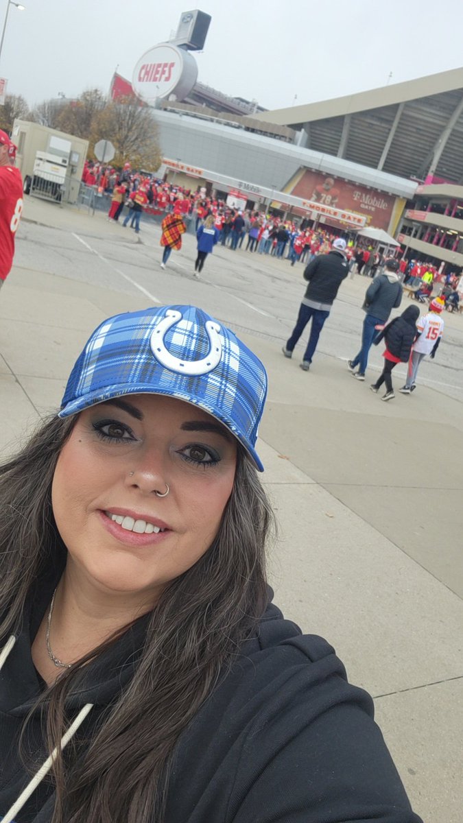 yes_hi_hello_'s tweet image. We out here!!🐎
#INDvKC #ForTheShoe #Colts #ColtsNation