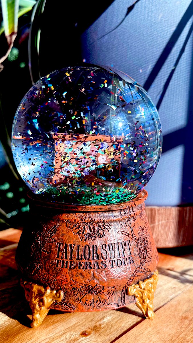 Jman69__'s tweet photo. Its not just a snowglobe. Its a memory 😍 🎉 🎹 ❄️ 
 @taylornation13 @taylorswift13 https://t.co/mUv6resOyc