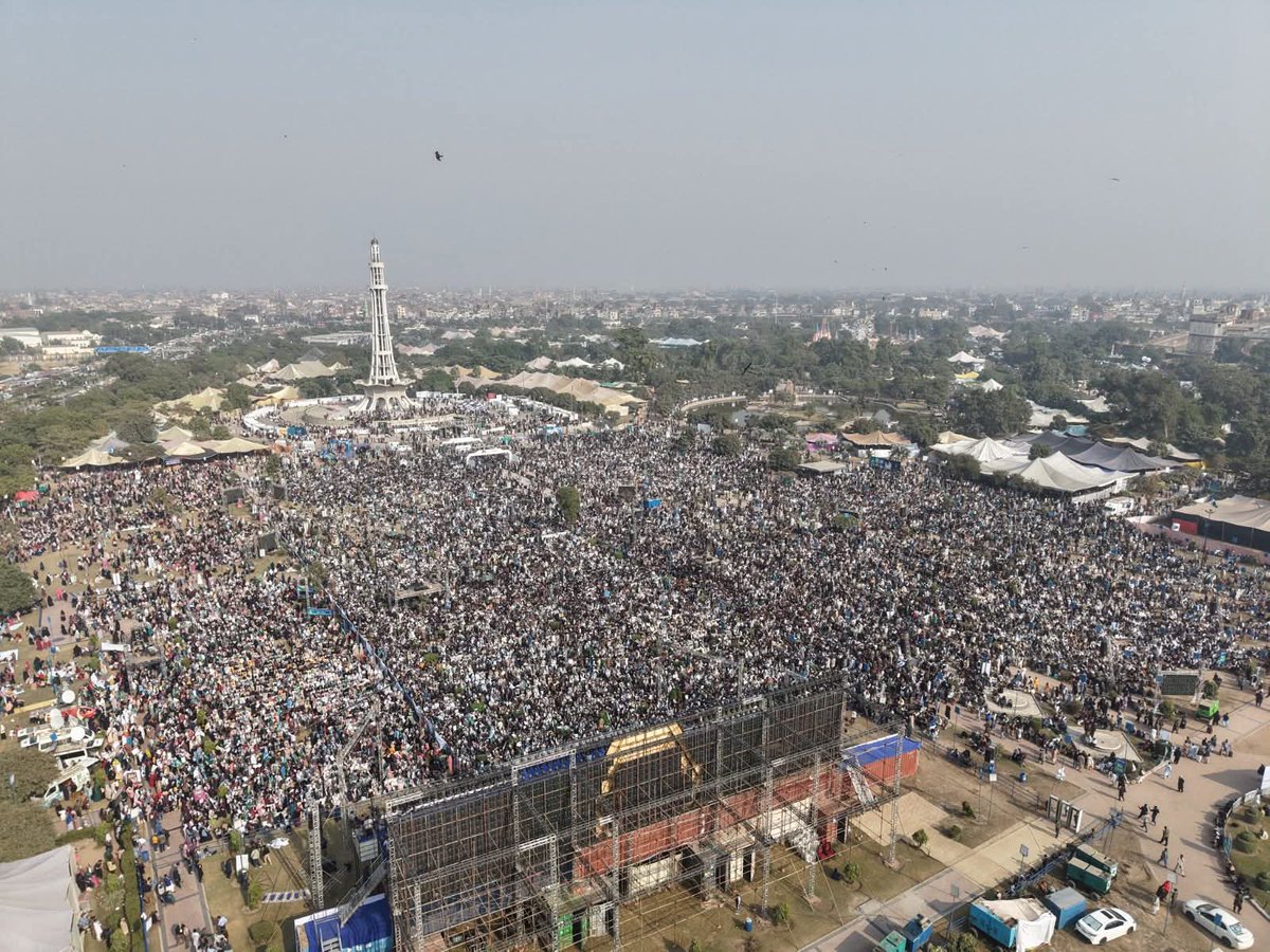 Abdullah210104's tweet photo. یہ تحریک شہروں، دیہات، گلیوں اور بازاروں تک پھیلانے کی حکمت عملی بھی سامنے رکھی گئی۔
"حافظ نعیم الرحمن کا اجتماعی عام سے اختتامی خطاب"

Rise with Hafiz Naeem
#BadalDoNizam
 #بدلو_نظام_تاریخ_لکھو
#اجتماع_عام_مینار_پاکستان https://t.co/DkCXavFLMG