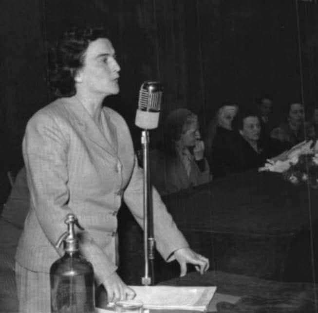 Rossella660's tweet image. Signorina, lei vuole ammettere le donne alla magistratura! 
Ma sa che in certi giorni del mese le donne non ragionano?
 No, ma so che molti uomini come lei non ragionano tutti i giorni del mese

Teresa Mattei 
Partigiana
Resistente
Madre Costituente

#versoil25novembre