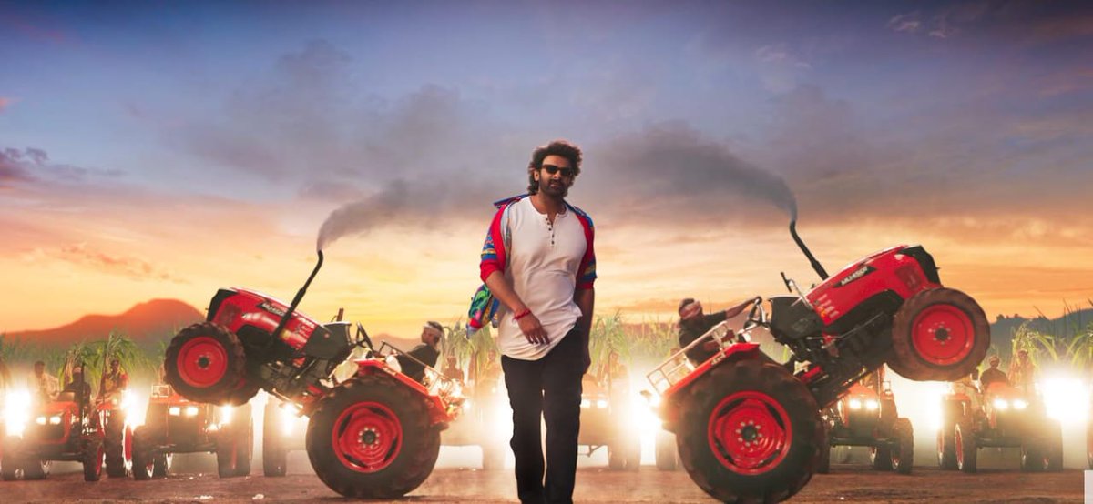 Ramcharan_VKG's tweet image. Aa cutout ki Tractors a chinnaga unnai kada ra 💀🔥
#RajaSaab