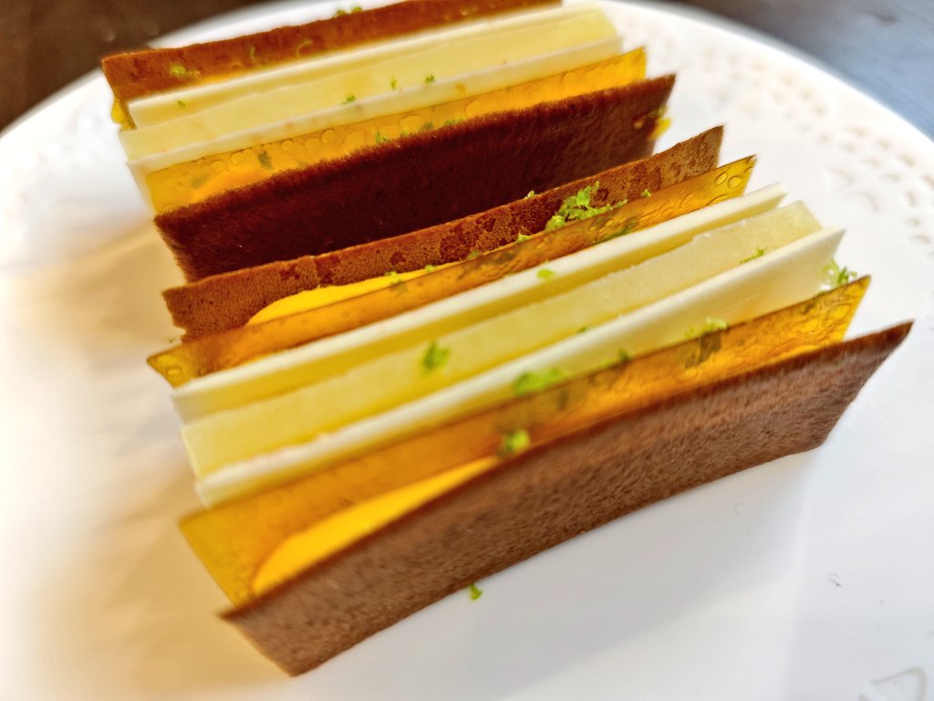 socdevida's tweet image. Avui ens hem acomiadat del @teatrokitchen. El 21 de desembre tanquen, i fa molta pena. Hi hem menjat espectacularment bé: tot perfecte. Feia temps que no gaudíem tant. Aneu-hi abans que abaixin la persiana per sempre!