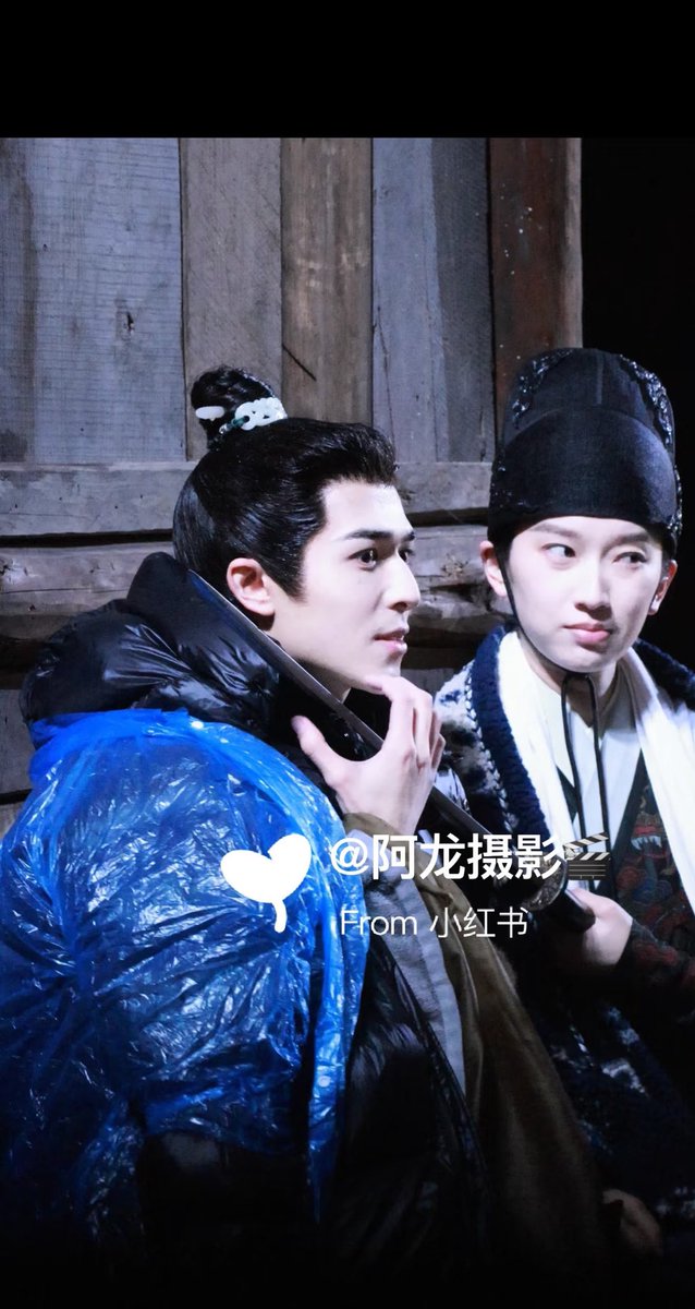 aeuhu1's tweet image. ติงอูลู่อิงกางร่มเดียวกัน ☺️  แต่ติงอูฮีเอามีดจ่อคอลู่อิงทำไมนะ  

  #AMingDynastyAdventure  #明月录