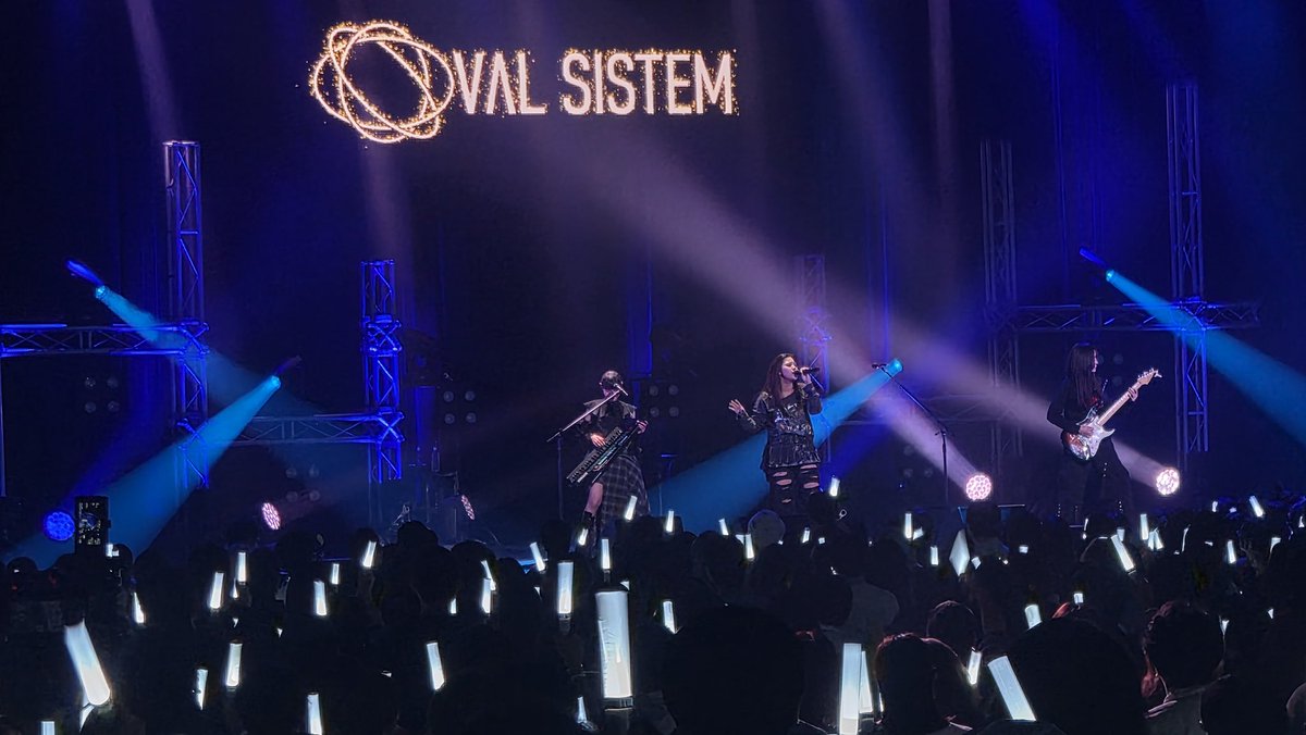 aico2007921's tweet image. TETSUYA KOMURO STUDIO 2nd Meeting-The-Live-
OVAL SISTEM出演させて頂きました!
先生のファンの皆様,本当に暖かくて…感謝の気持ちでいっぱいです。
少し早いですが先生,お誕生日おめでとうございます!

これからもOVAL SISTEM,もっともっと頑張ります!
#TetsuyaKonuroStudio
#小室哲哉 
#OVALSISTEM