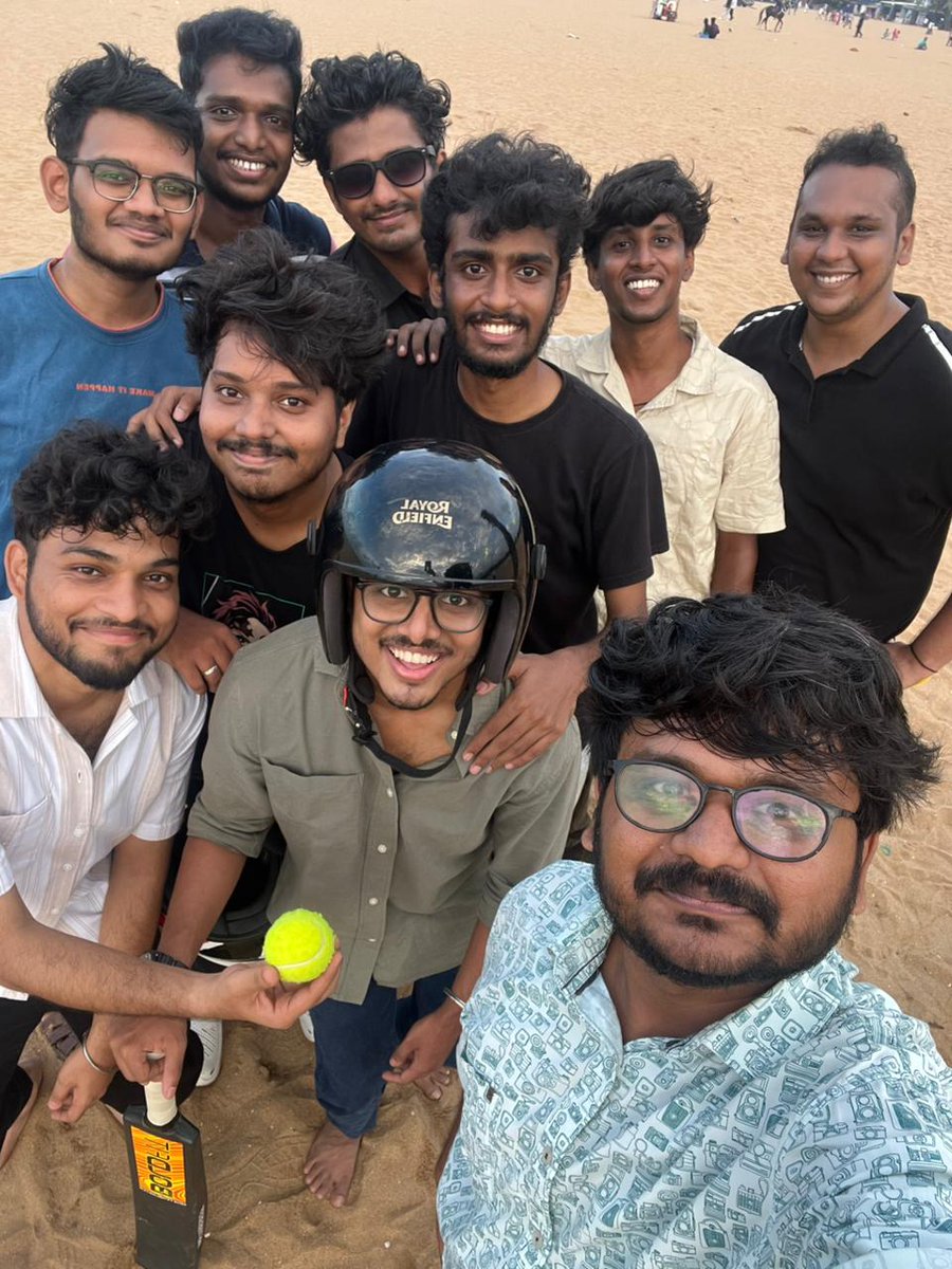 Riyaz_am_I's tweet image. @Riyaz_am_I 
@UngalCS 
@tamizh_tamizh 
@kaarimekashi__ 
@mufovel
@Creepysamosa1
@bujukubujuk 
@cinee_verse 
@ridzyy__ 

It was nice meeting you guys!!❤️❤️ had a great time and really laughed a lot after so much days