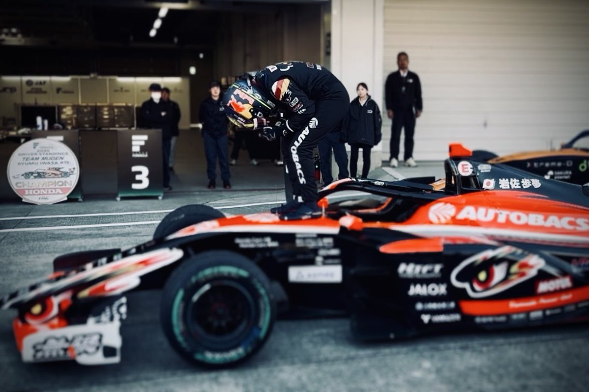 TakumaSatoRacer's tweet image. 歩夢、チャンピオンおめでとう🏆

@ayumuiwasa_cars 
@mugen1973 
@HondaJP_Live 
#SFormula