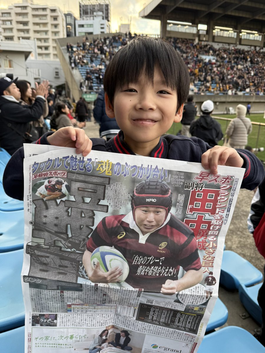 3UT's tweet photo. 大きくゲインした謙真にタックルする勇成！数年後に再びこんな場面をまた観れたら嬉しいな。

#田中勇成 #小野澤謙真 #早慶戦 #関東大学対抗戦 

2人とも後半の早めに交代。もしかして最後の現 #秩父宮ラグビー場 ? https://t.co/h1fjNT5pV0