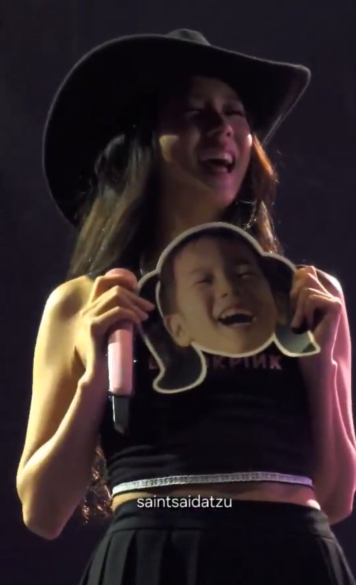 KINGTHEREALFIII's tweet image. She made the exact face 😭