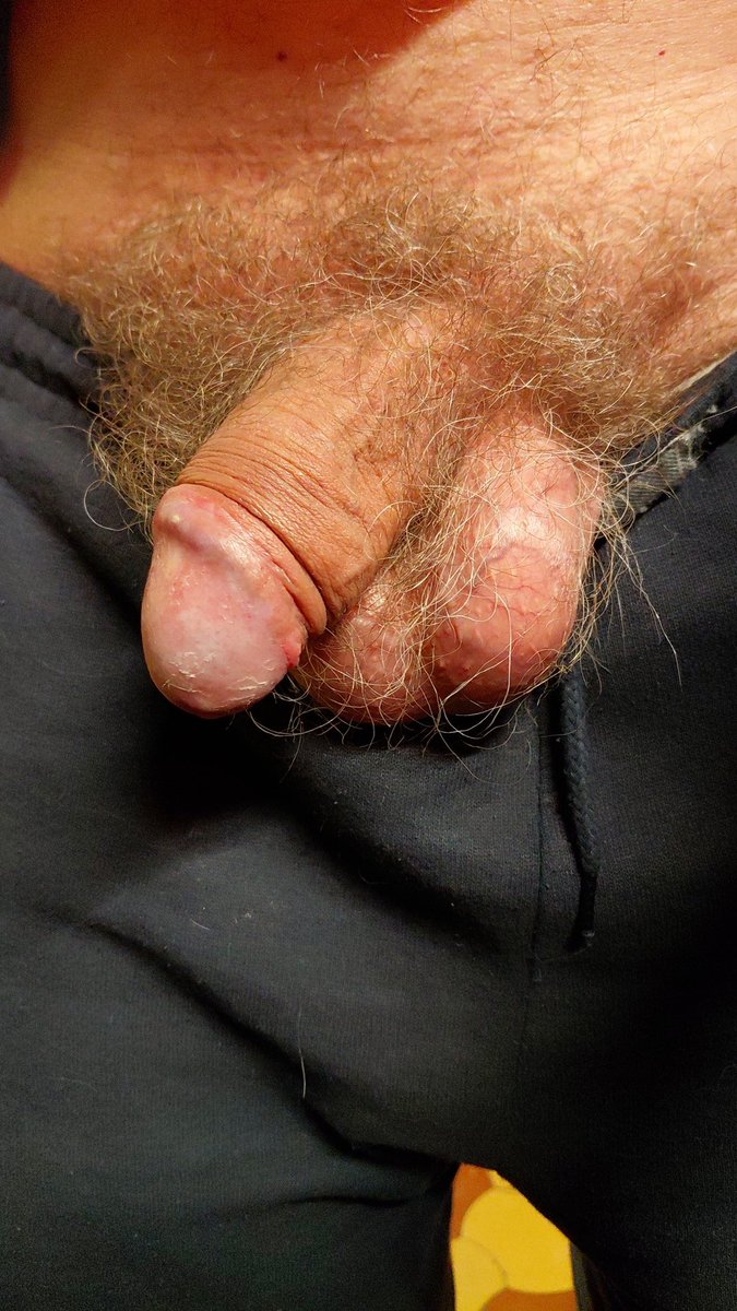 Mein kleiner Fickpimmel, mag es bare im Loch, blase zu gern bis es mir ins Maul gespritzt wird, lasse mich gern bare durchficken, gern von mehreren Kerlen, geil anpissen.