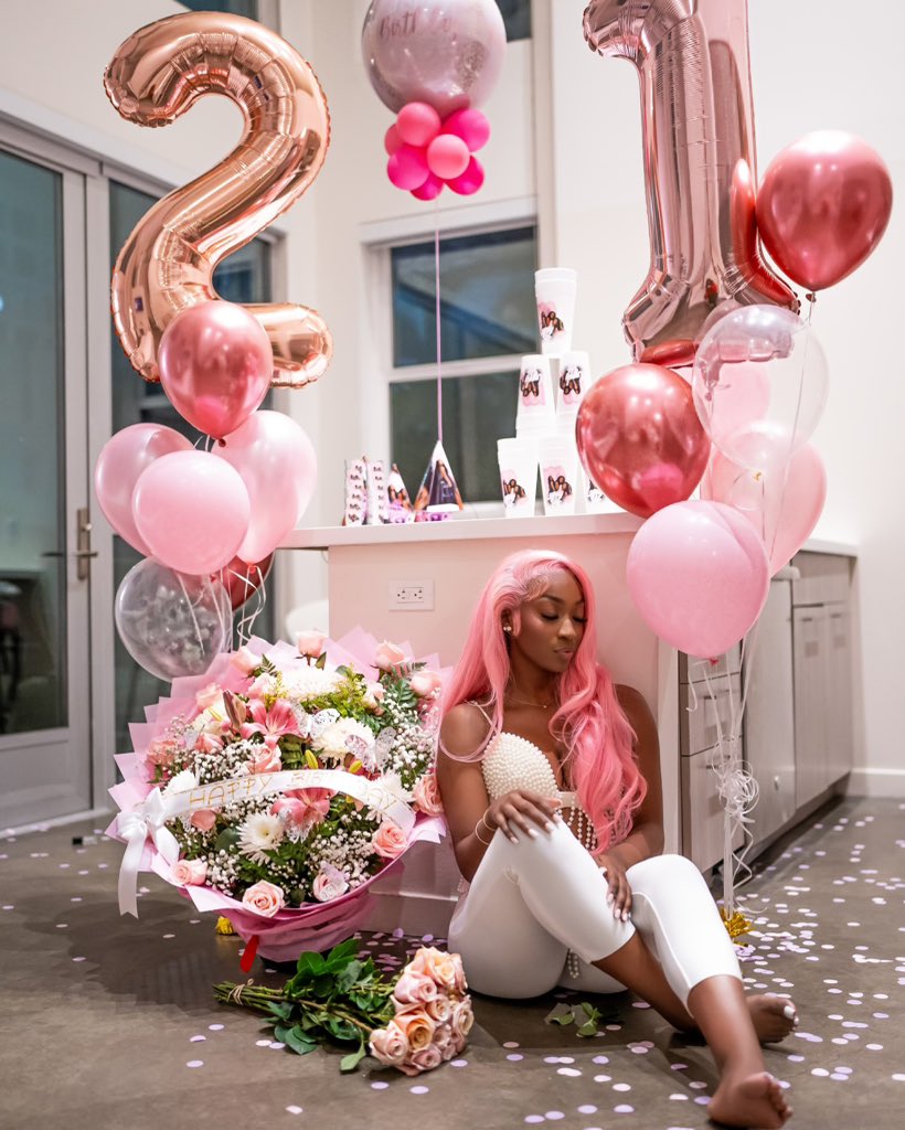 breannakemoni's tweet photo. Happy pink birthday to me 🩰 https://t.co/O60Mlb2qg5